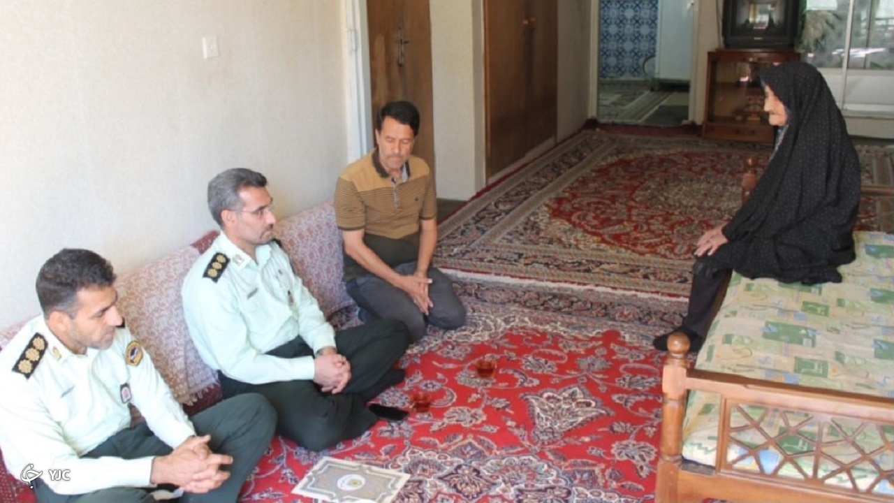 سرکشی از خانواده شهید وظیفه فراجا در اراک
