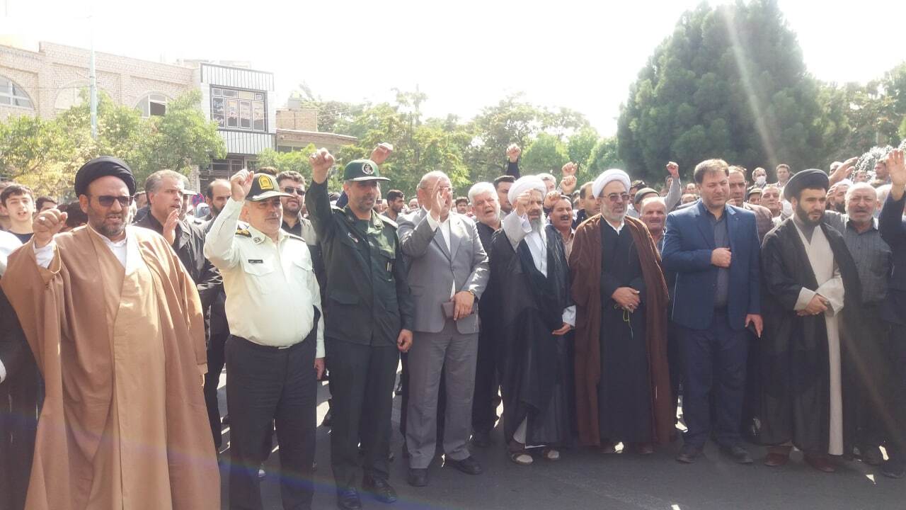 راهپیمایی نمازگزاران در اعتراض به حوادث اخیر + فیلم و تصاویر