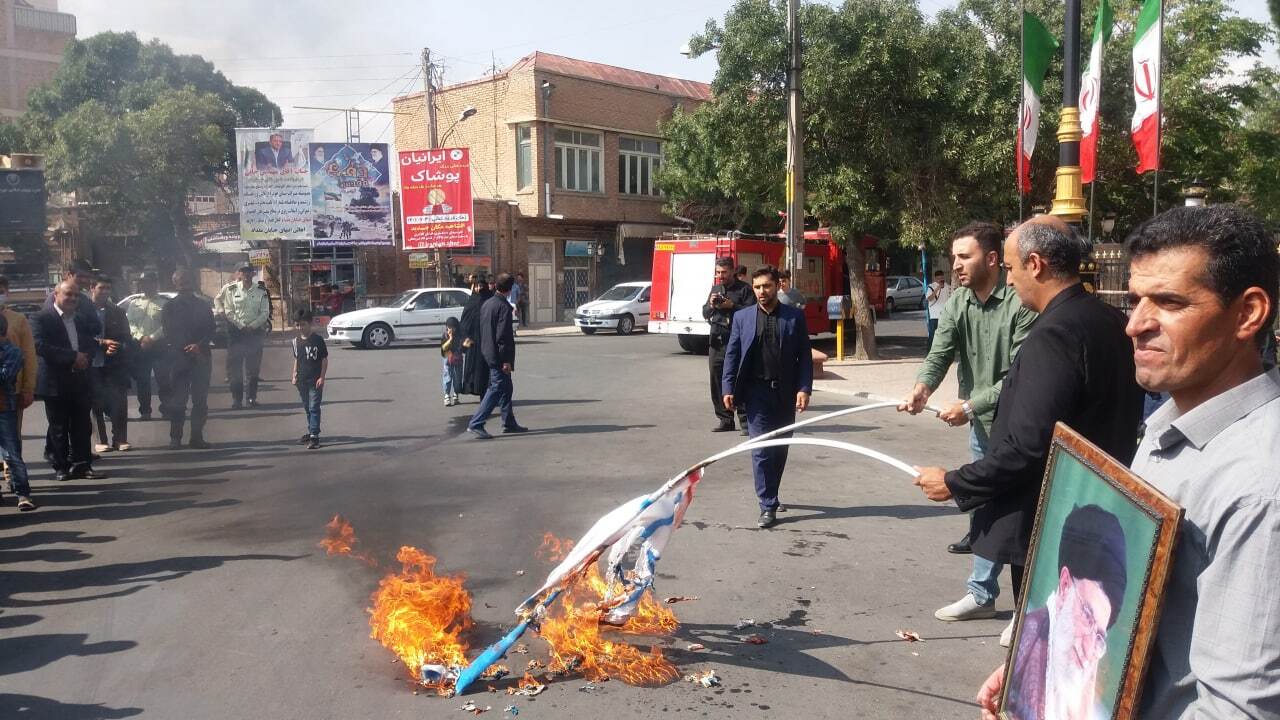 راهپیمایی نمازگزاران در اعتراض به حوادث اخیر + فیلم و تصاویر