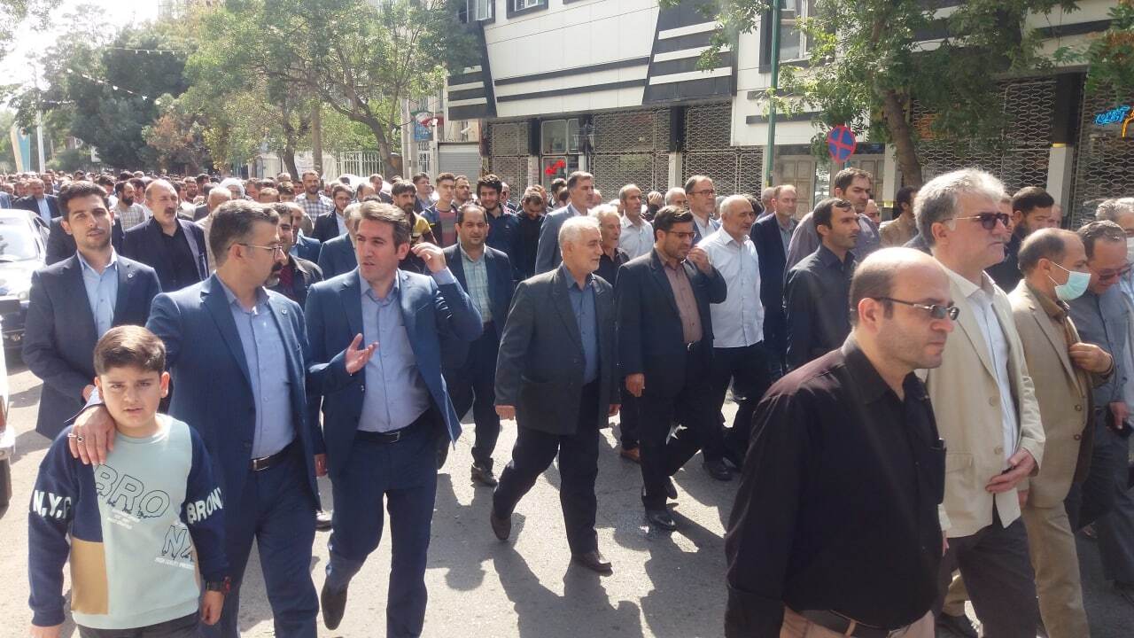 راهپیمایی نمازگزاران در اعتراض به حوادث اخیر + فیلم و تصاویر