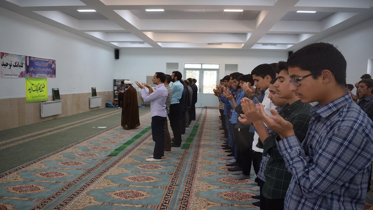 نواخته شدن زنگ اذان در مدارس استان یزد