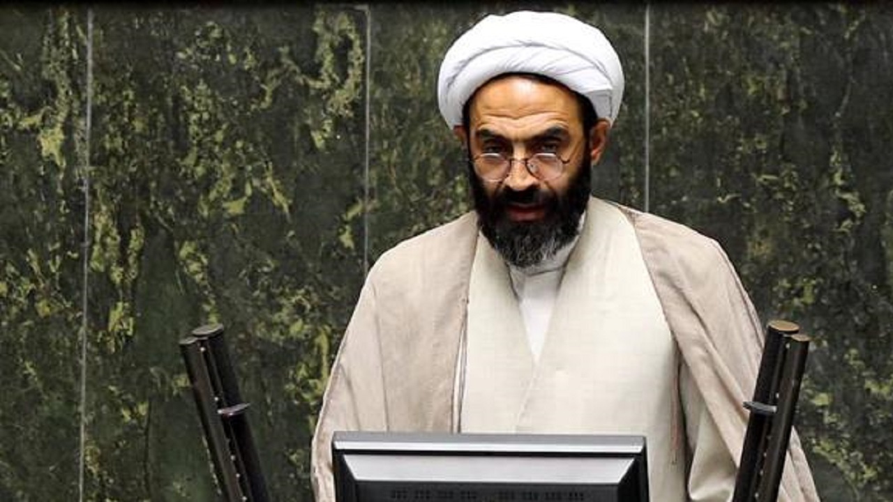 برخی مسئولان به جای توئیت بازی به مسئولیت خود بپردازند