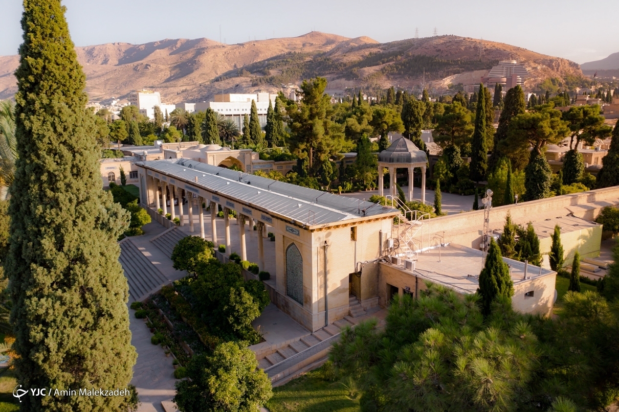 ۲۰ مهرماه یادروز حافظ، شاعر شیرین سخن