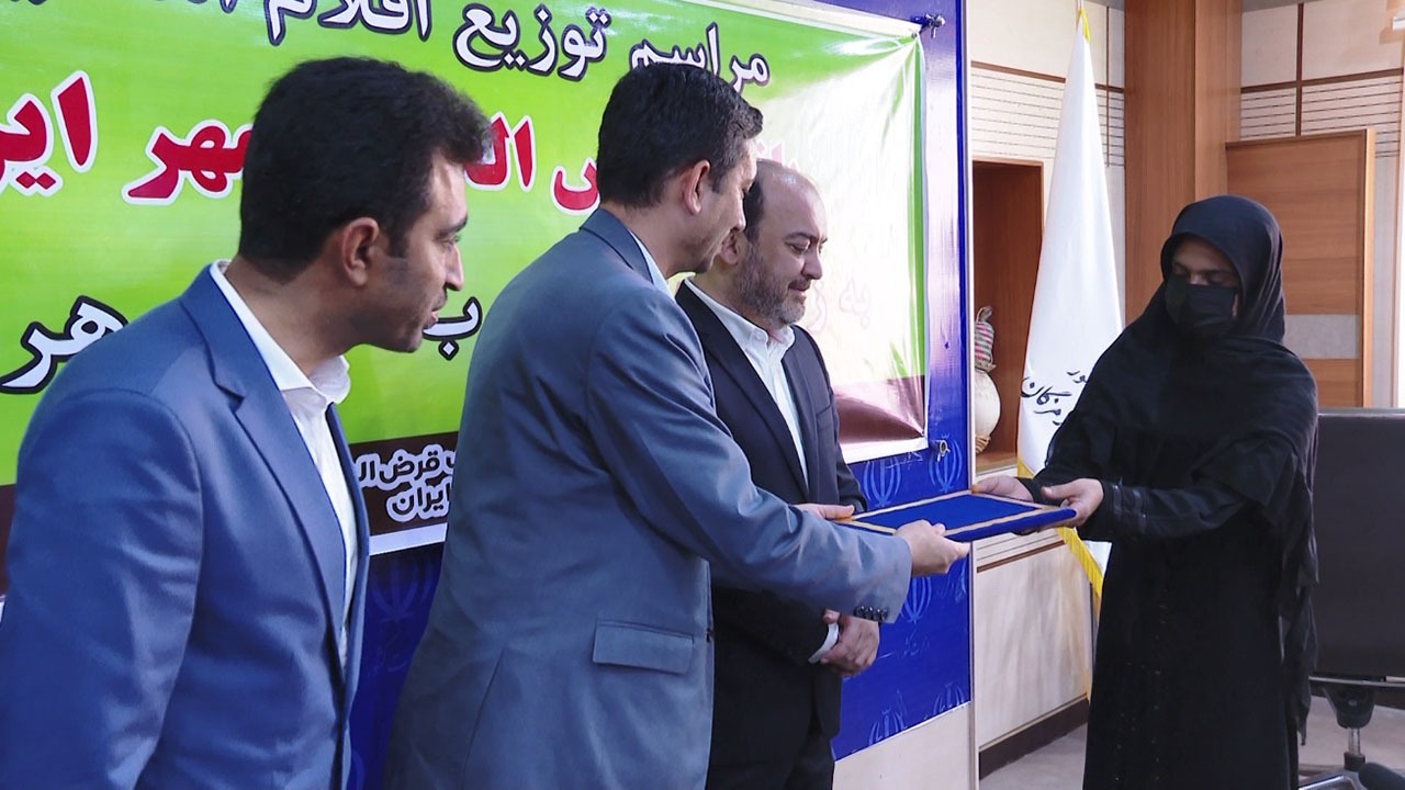 اهدای لوازم منزل به زلزله زدگان غرب هرمزگان