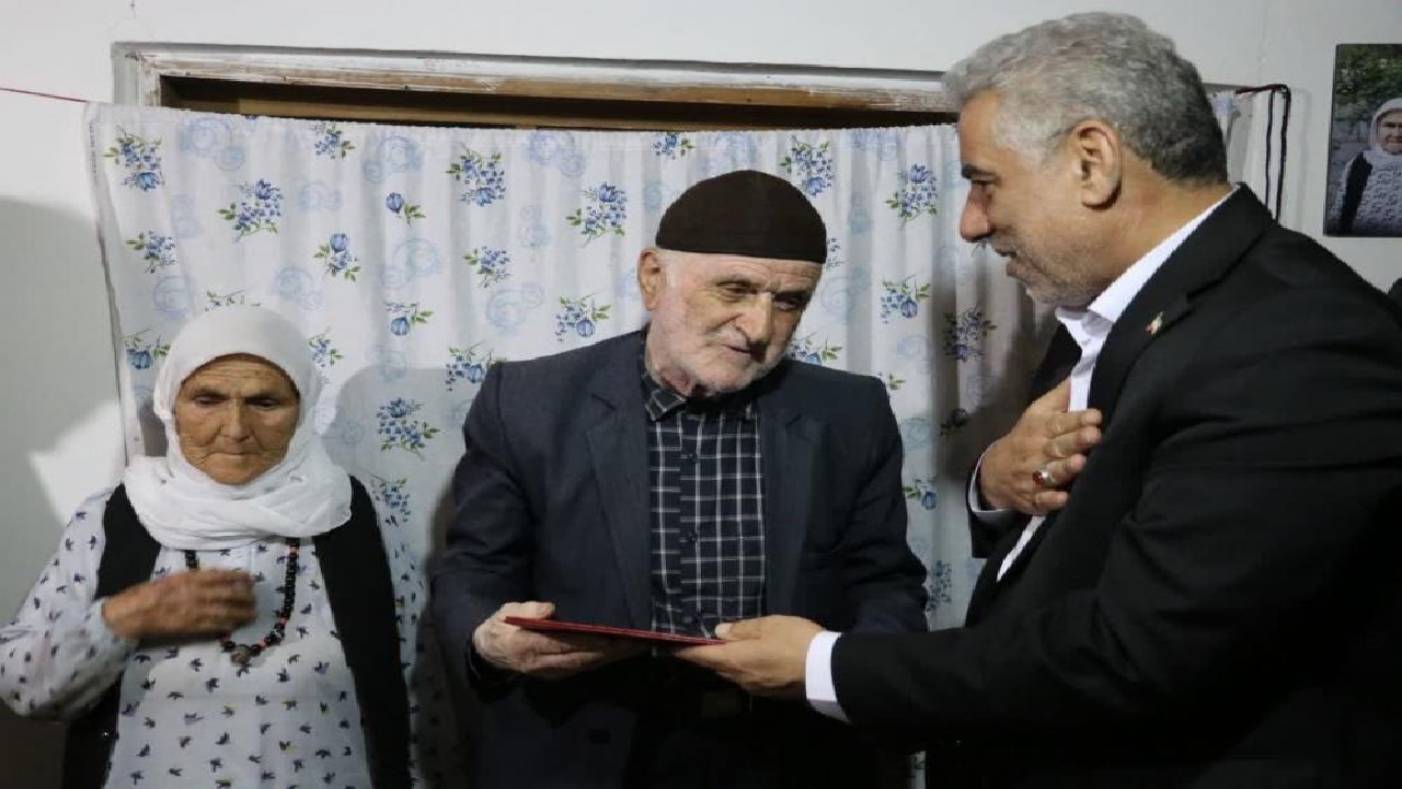 دیدار استاندار گیلان با خانواده شهید سرتیپ قلی نیای ناوی در تالش