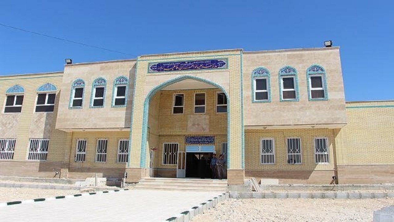 اولویت ساخت مدارس در مناطق حاشیه شهرها است