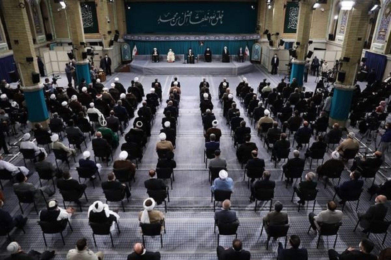 در مقابل قدرت‌های بزرگ ایستادیم/ نهال جمهوری اسلامی امروز به یک درخت تناور تبدیل شده است؛ غلط می‌کند فکر کندن آن را هم کسی بکند