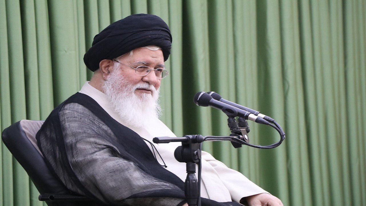 دشمن می خواهد ارزش های اعتقادی و دینی مردم ایران را بگیرد