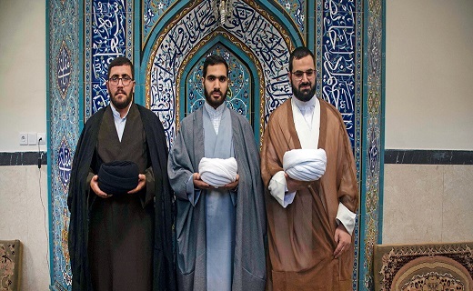 عمامه&zwnj;گذاری طلاب به دست مراجع تقلید در قم +تصاویر