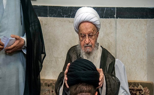 عمامه&zwnj;گذاری طلاب به دست مراجع تقلید در قم +تصاویر