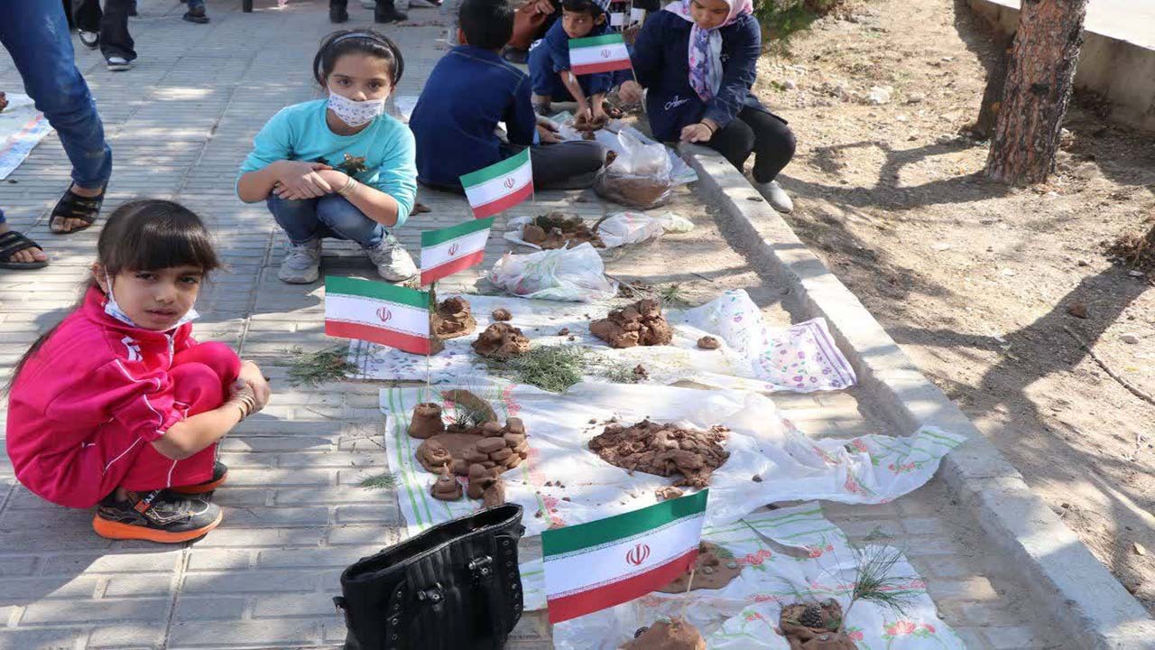 با گِل هرچی میخوای بساز و پرچم ایران رو بالا ببر