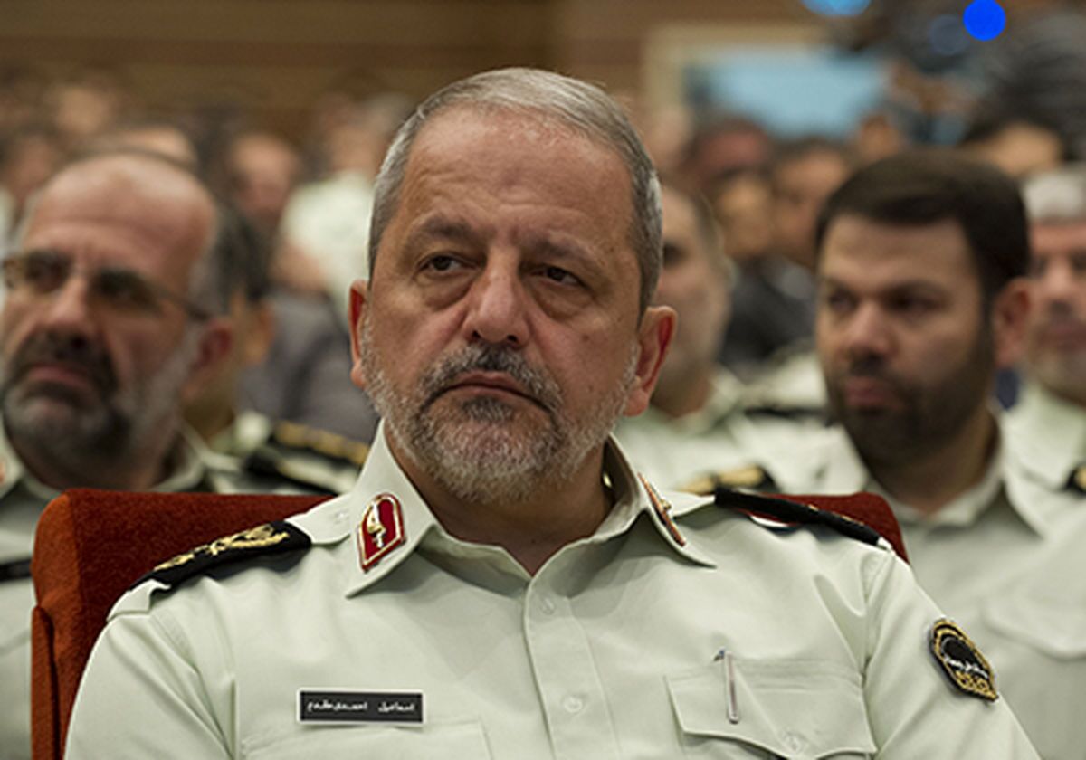دو اقدام مشکوک موجب شد تا ارتش در اوایل انقلاب تضعیف شود