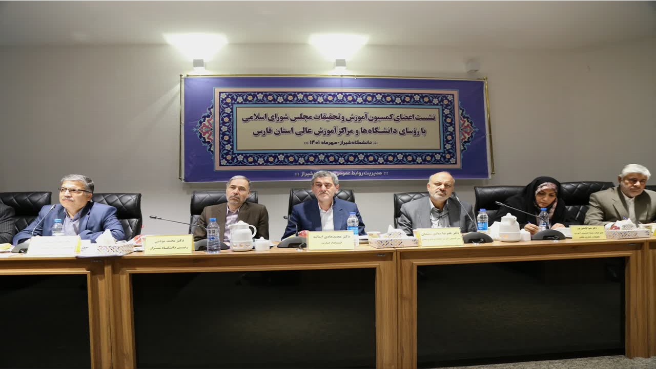 بصیرت‌افزایی و هویت بخشی به دانشجویان از رسالت آموزشی مراکز علمی است
