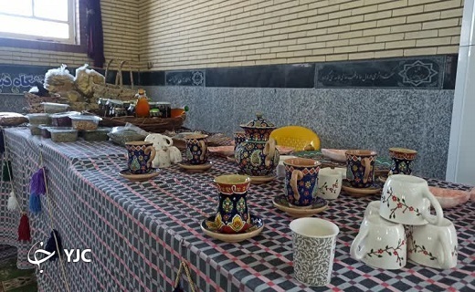 نمایش توانمندیهای بانوان روستای کوشک در جشنواره بانوی روستا نمایش توانمندیهای بانوان روستای کوشک در جشنواره بانوی روستا
