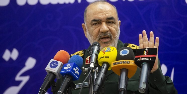 سرلشکر سلامی: معلمان تعیین‌کننده نبرد نهایی هستند/ جمهوری اسلامی انشای قدرت و استقلال می‌کند تا فرزندان ما خود را کوچک نبینند