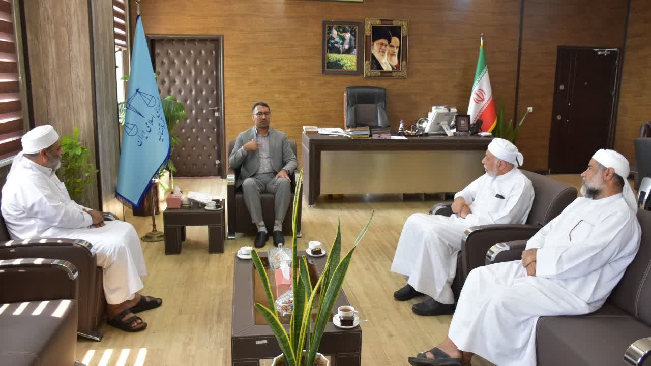 دعوت به وحدت مهمترین وظیفه مسئولان، علما و خواص است