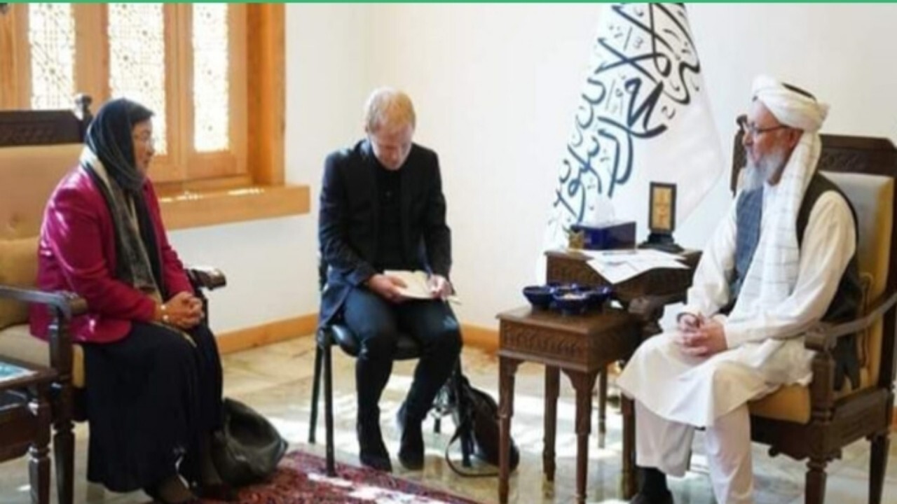 اوتنبایوا و  طالبان مسأله آموزش دختران را در افغانستان بررسی کردند