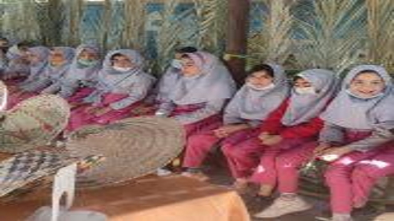 چهار آموزشگاه بافق میزبان طرح آموزش حصیر بافی