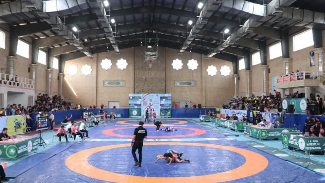 تیم کشتی فرنگی قم قهرمان سوم ایران شد