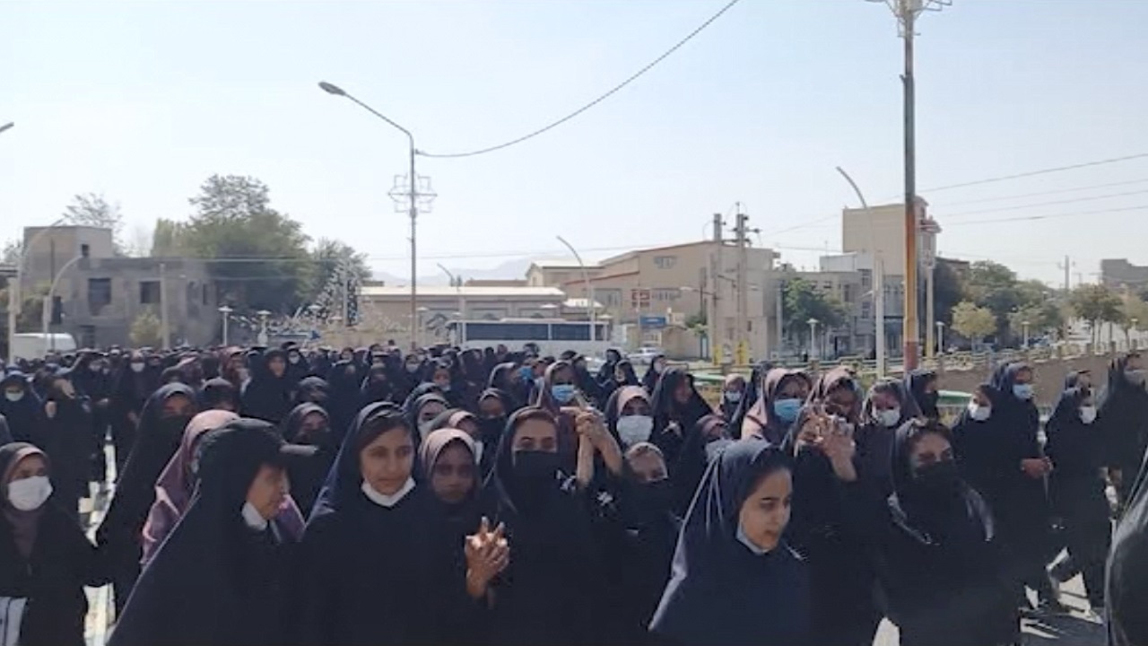 راهپیمایی حمایت از ارزشهای انقلاب در خنداب