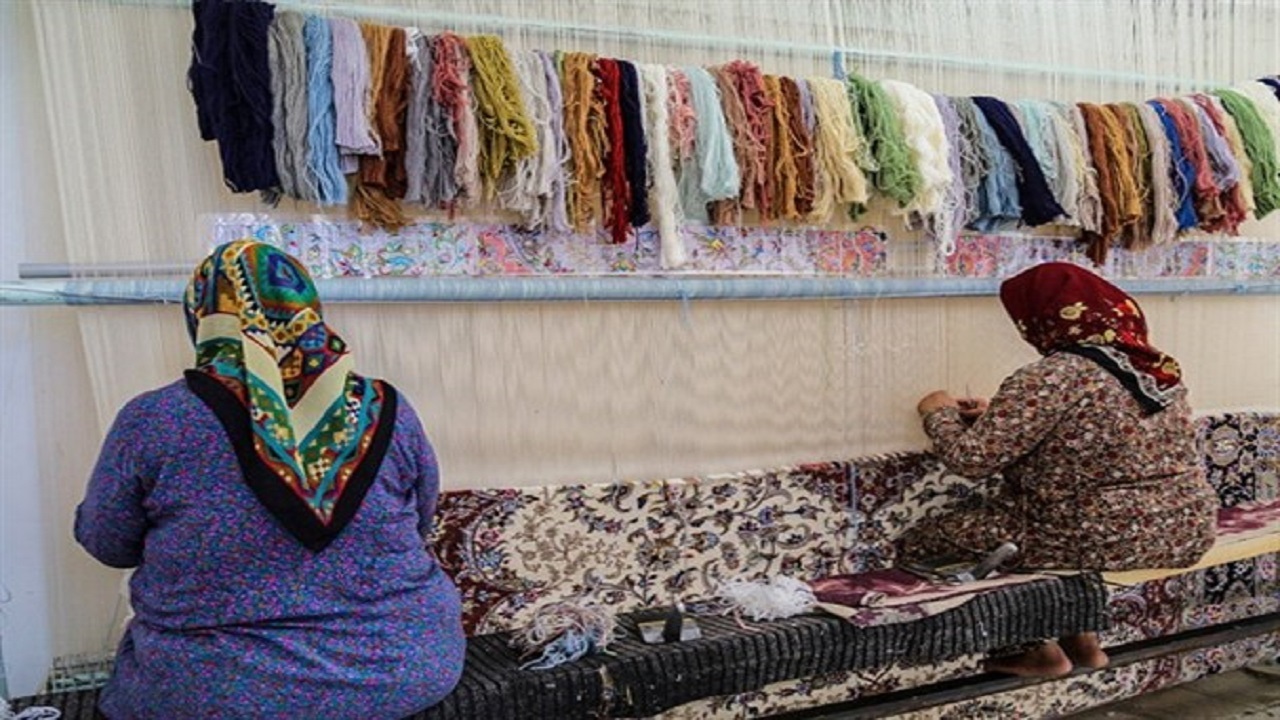 فرشبافان کبودراهنگی سالانه ۲ هزار متر مربع فرش می‌بافند