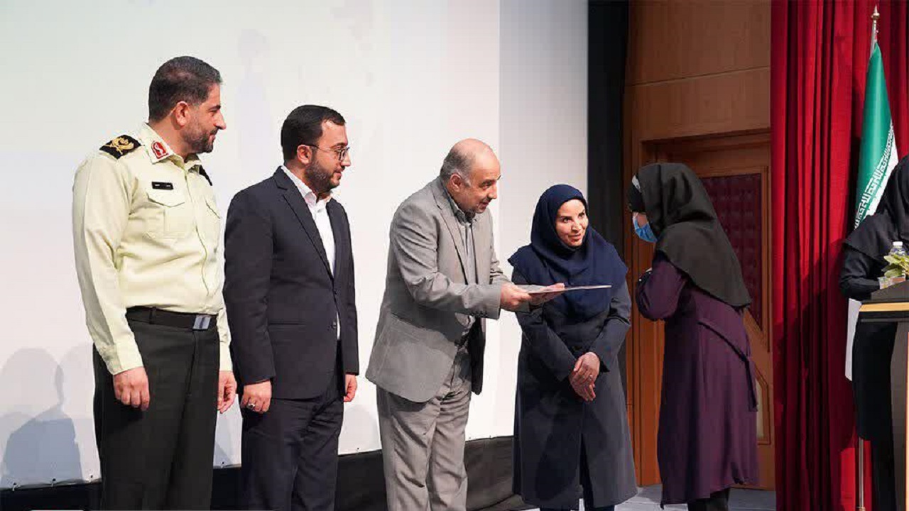 دختر ارومیه‌ای نفر اول جشنواره شعر کودک «بر بال امنیت»