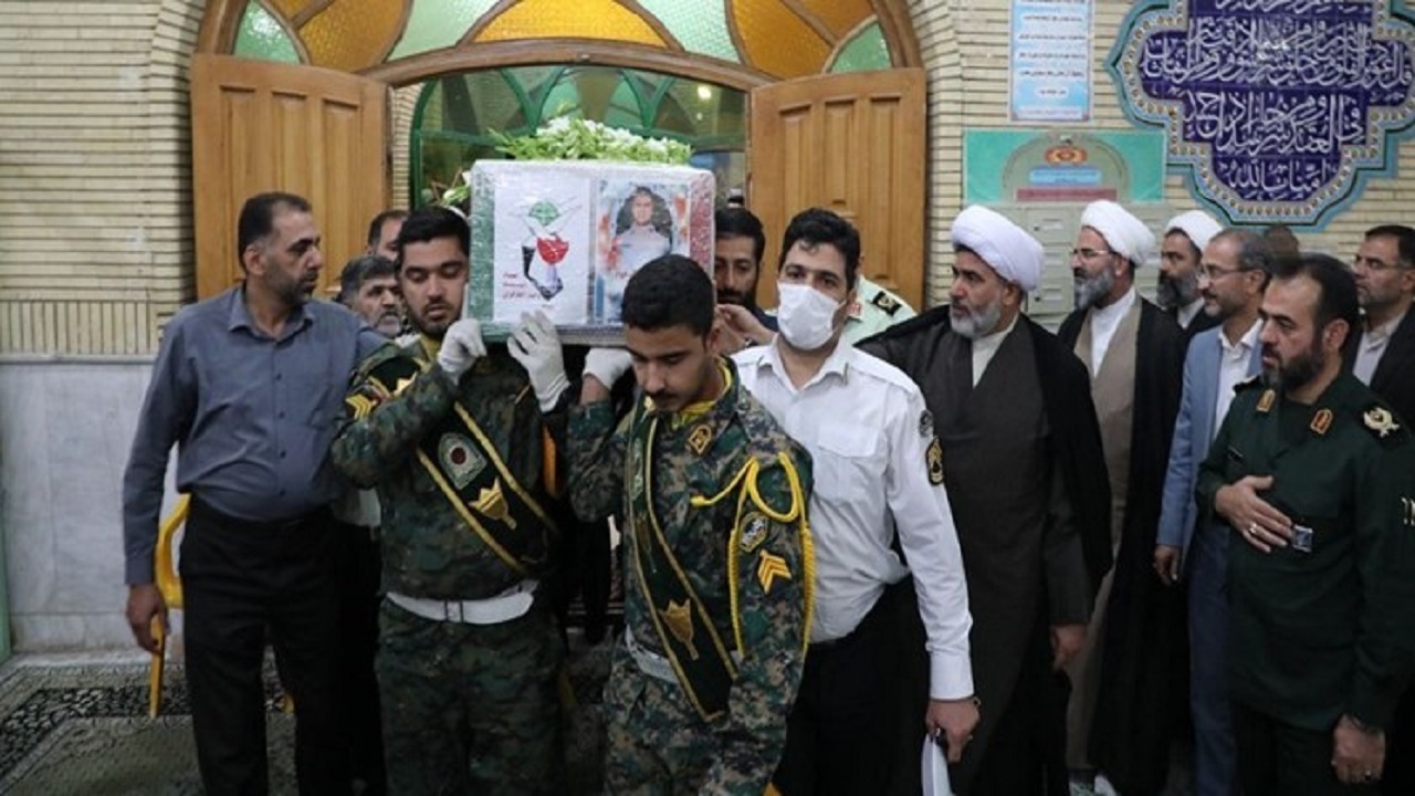 وداع سمنانی‌ها با پلیس شهید در سراوان