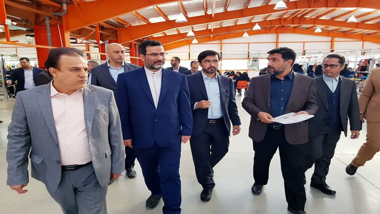 بازدید معاون وزیر صمت از چند واحد صنعتی در آبیک