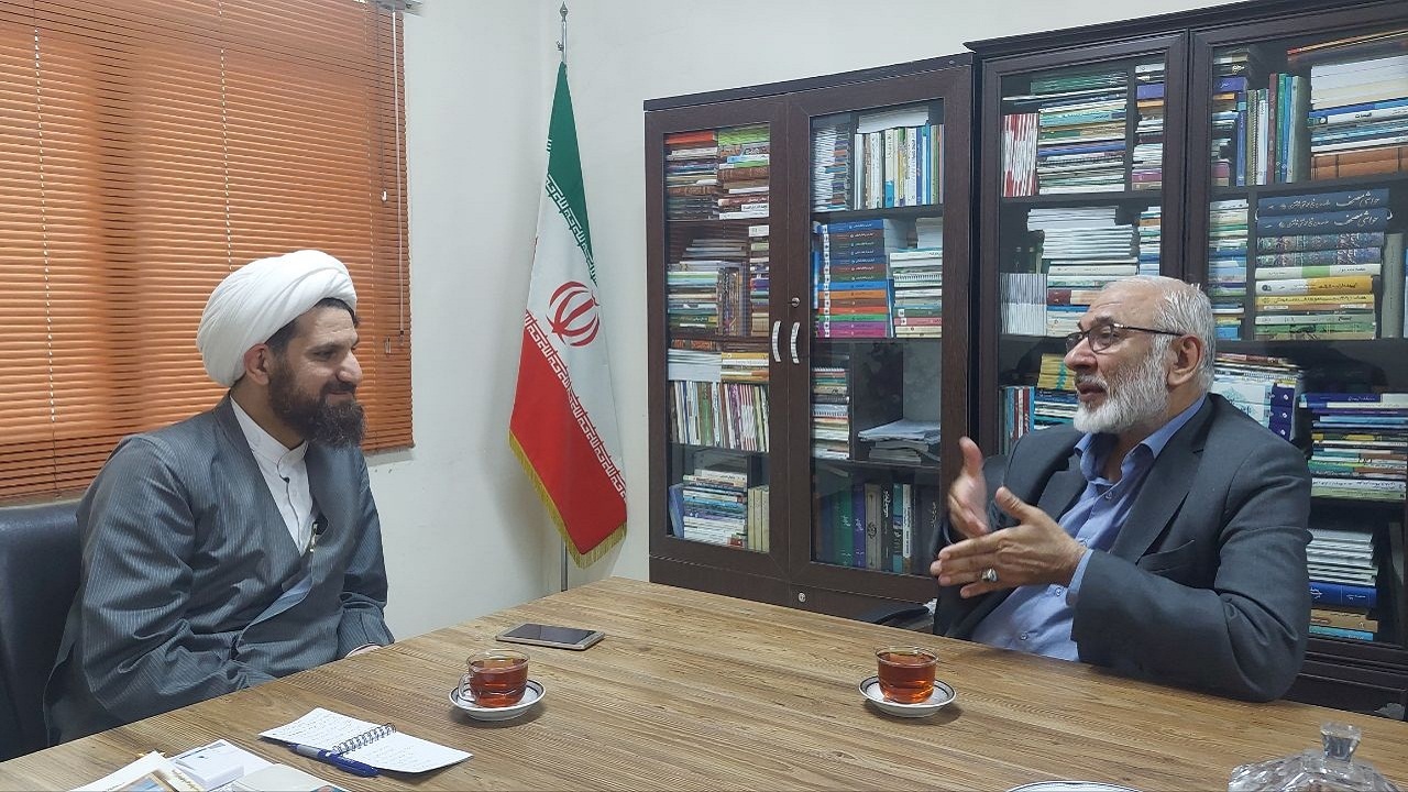 وظیفه داریم فرهنگ مهدویت را بین دانشجویان گسترش دهیم