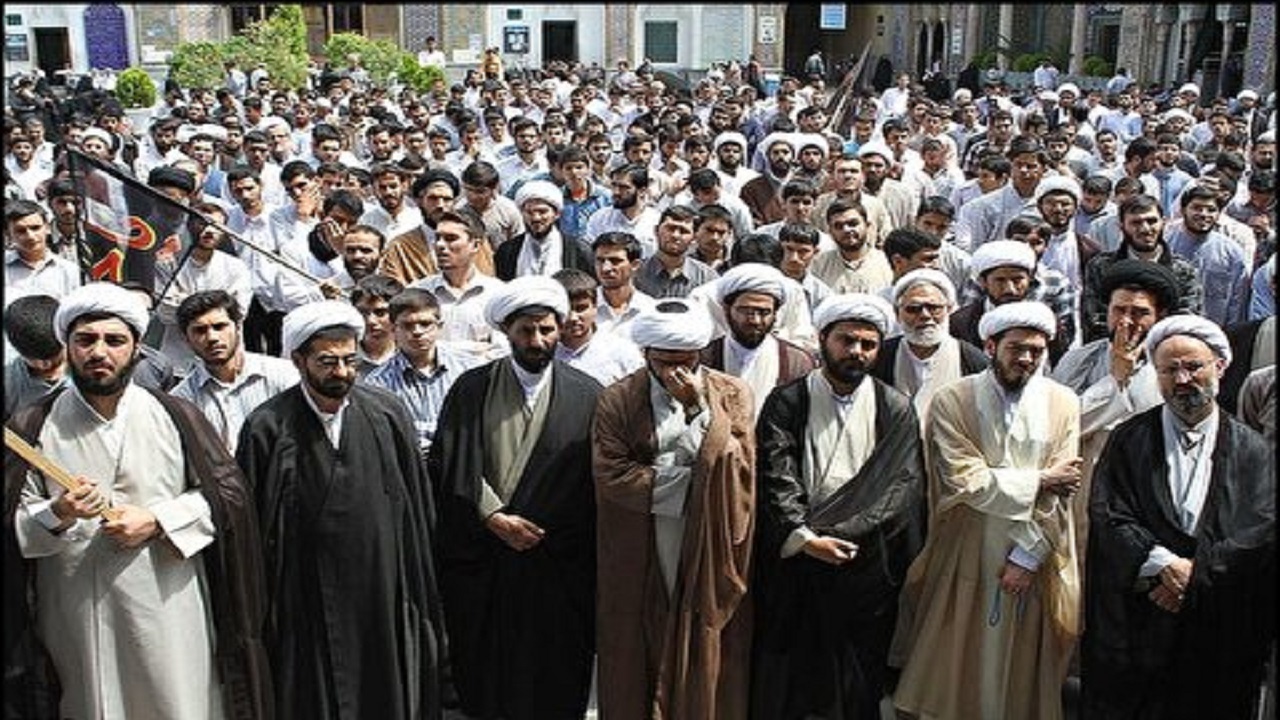 اجتماع بزرگ علما، فضلا و طلاب در حمایت از نیروهای انتظامی و امنیتی در مصلی قدس قم