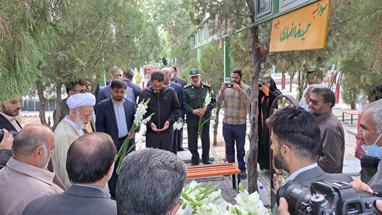 گلباران مزار شهدا به مناسبت هفته فرهنگی اراک
