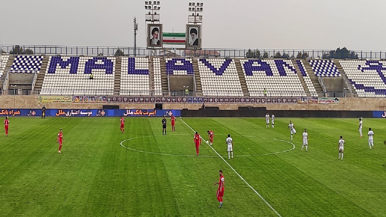 تساوی ملوان_پرسپولیس در نیمه اول