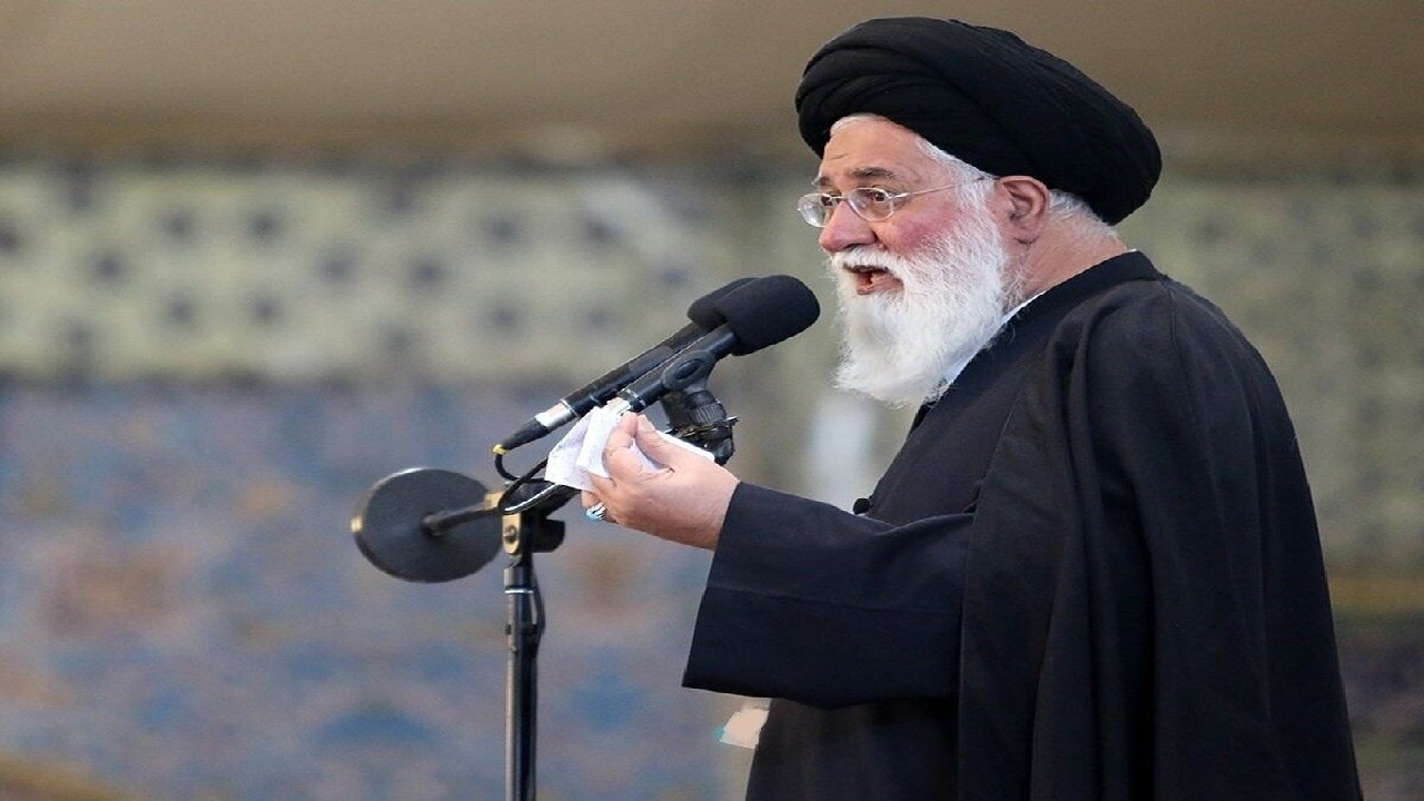 افراد متدین با جهاد تبیین در برابر خرافات فضای مجازی بایستند