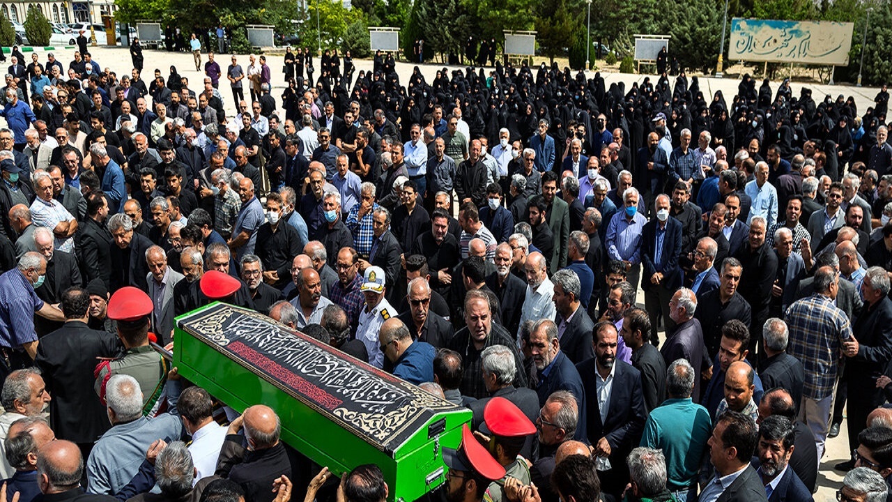 پیکر مادر شهیدان نادری در گلزار شهدای فتح‌آباد سمیرم آرام گرفت