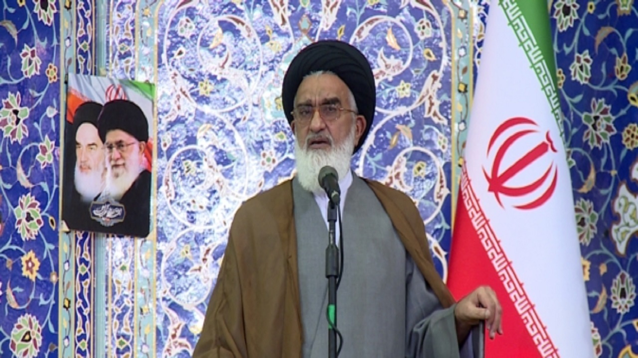 مسئولان به استعمار فضای مجازی کشور پایان دهند