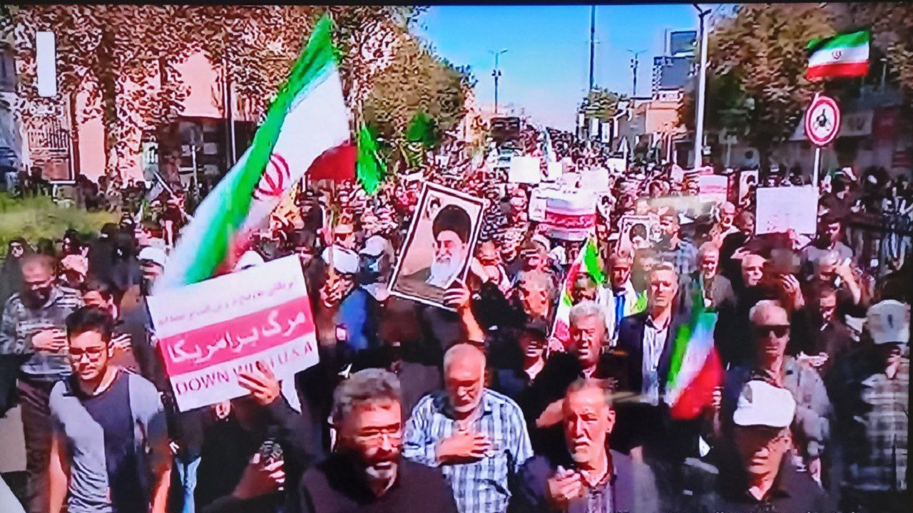 قیام عزاداران آل الله علیه اغتشاشگران در سراسر کشور/ جوشش یاران رسول الله زیر باران و آفتاب علیه اغتشاشگران