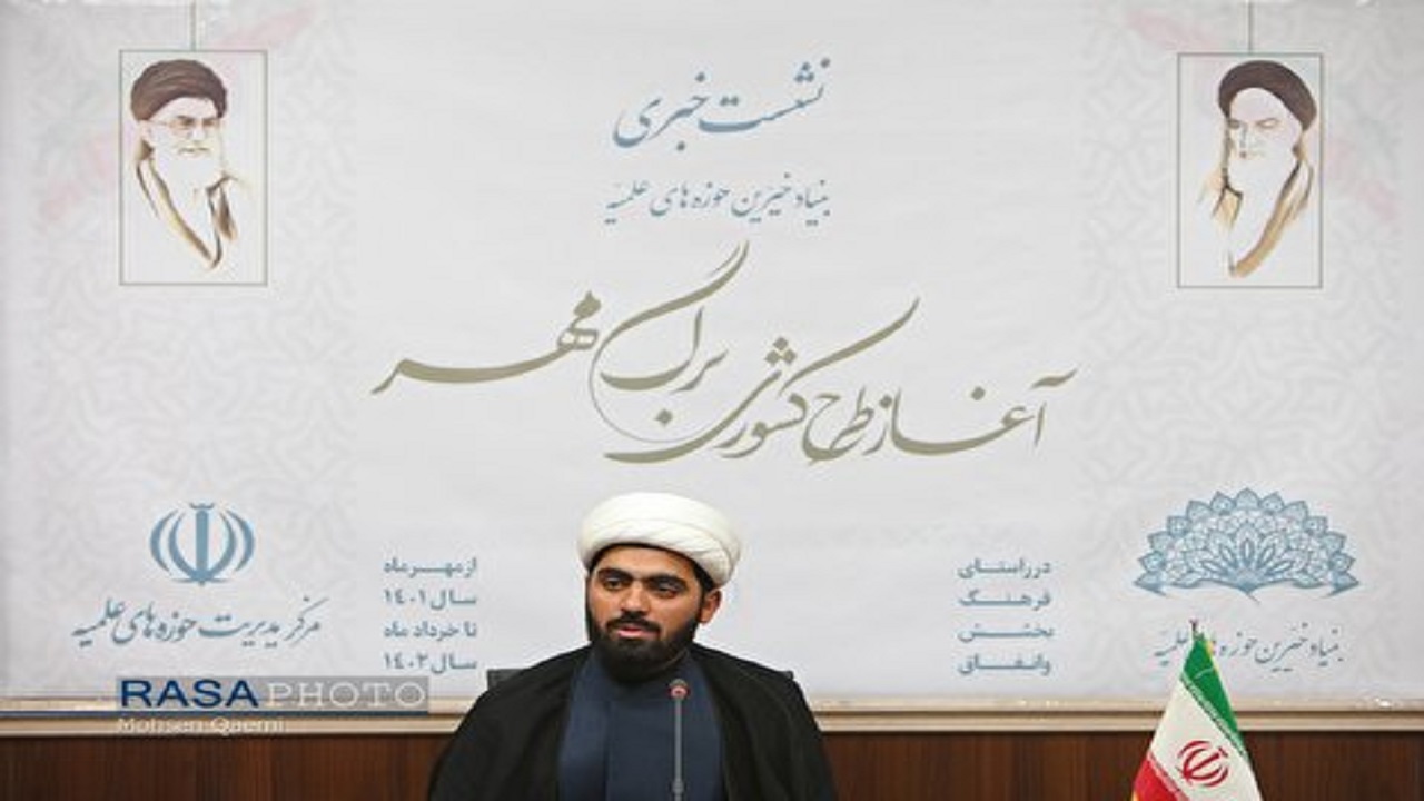 حمایت از دانش آموزان کم برخوردار با اهدای کاغذ و کتب باطله