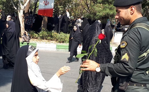 اجرای پویش &laquo;گل برای گل&raquo; در قم +تصاویر