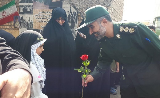اجرای پویش &laquo;گل برای گل&raquo; در قم +تصاویر