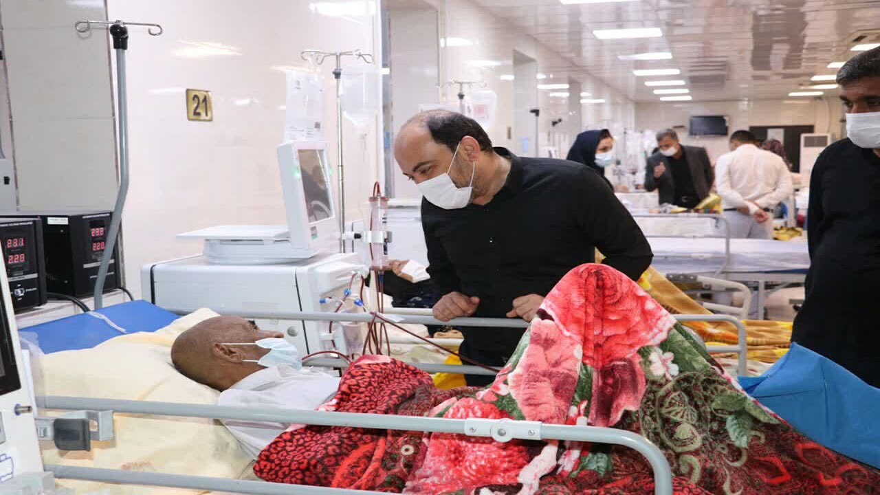 استاندارهرمزگان از بیماران دیالیزی بندرعباس عیادت کرد