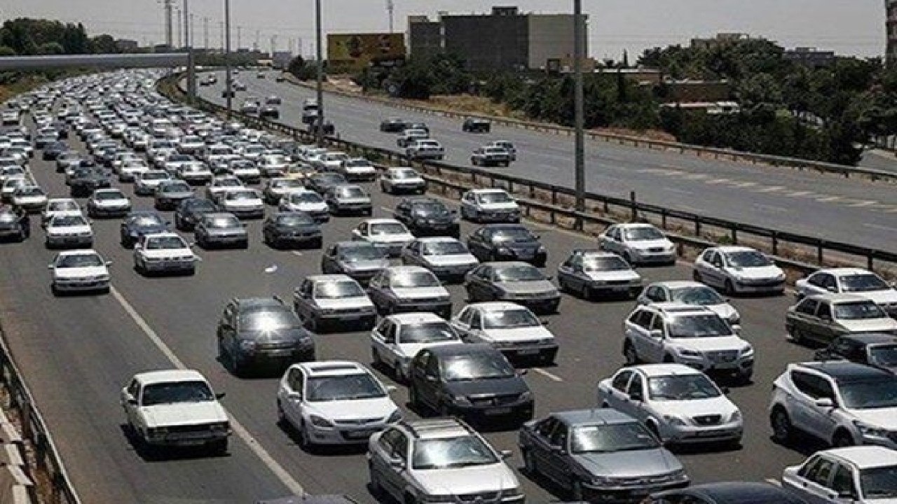 ترافیک در ورودی‌های مشهد نیمه سنگین است