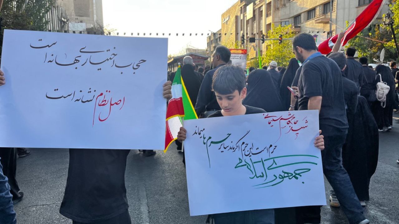 حاجی&zwnj;علی&zwnj;اکبری: برخی خواص بی بصیرت امتحان بدی پس دادند/ تیغ انتقام در انتظار مزدوران
