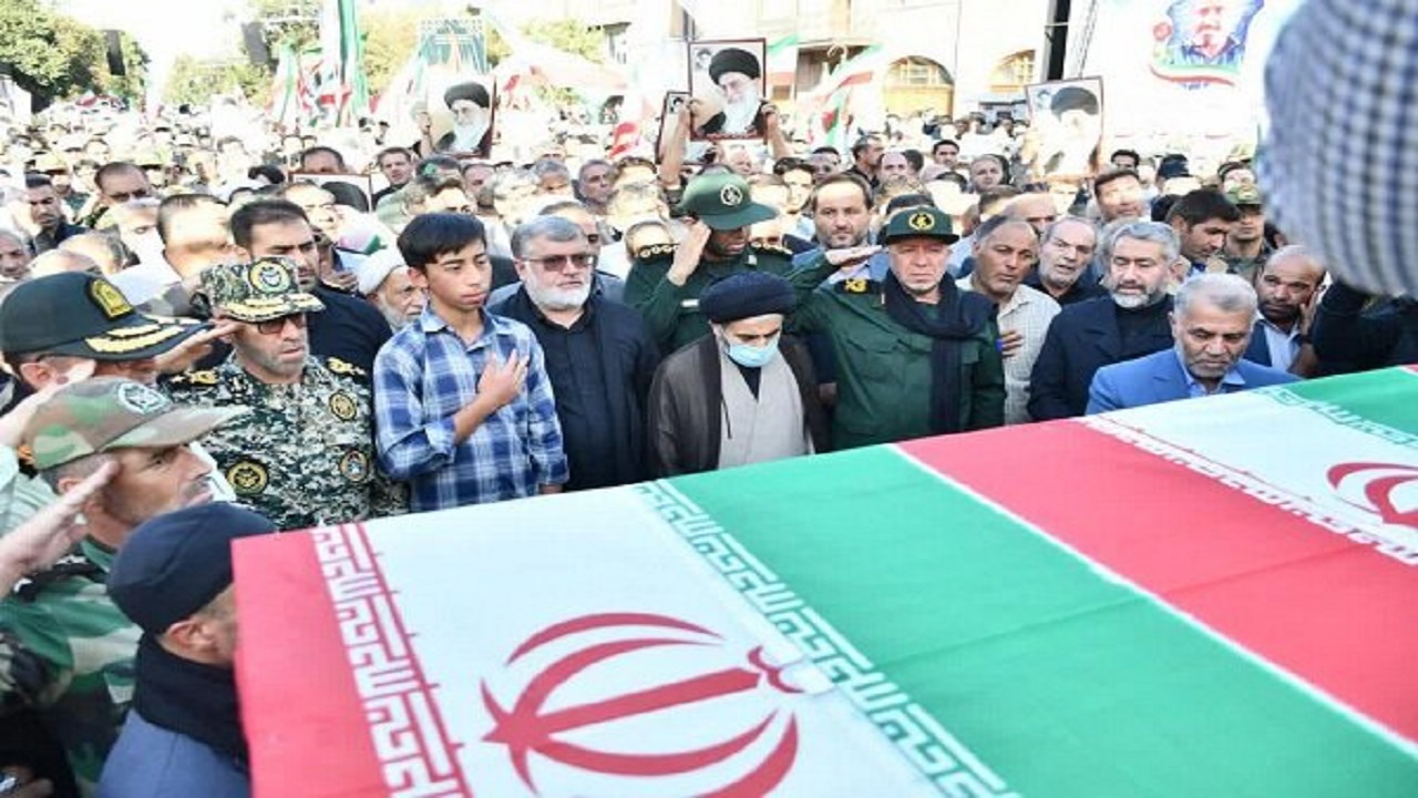 پیکر شهید امنیت بر دوش مردم ارومیه تشییع شد