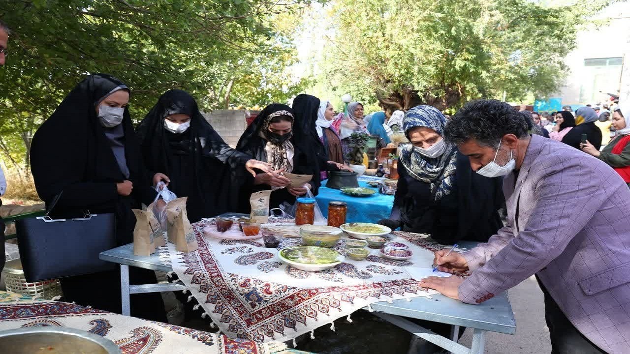 همایش بازنمایی هویت روستایی با جشنواره غذا‌های سنتی پایان یافت