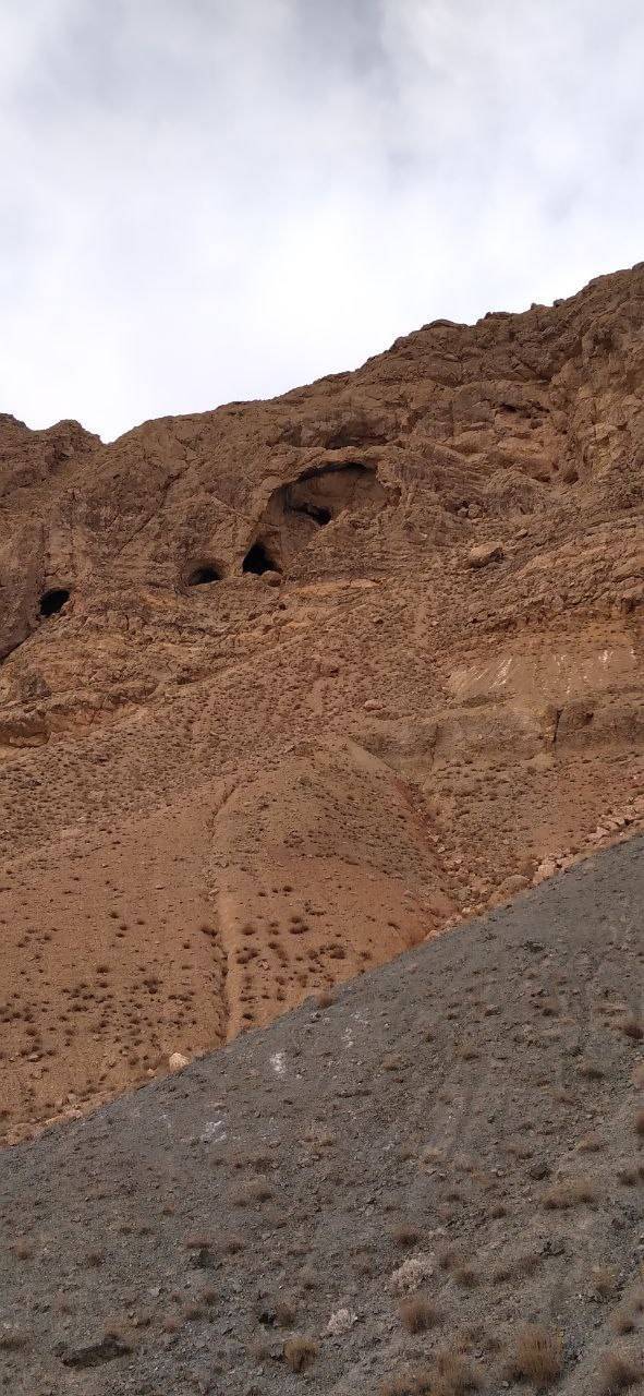 نمایی از غار فارسان در دل کوه&zwnj;های روستای ثغوری + تصاویر