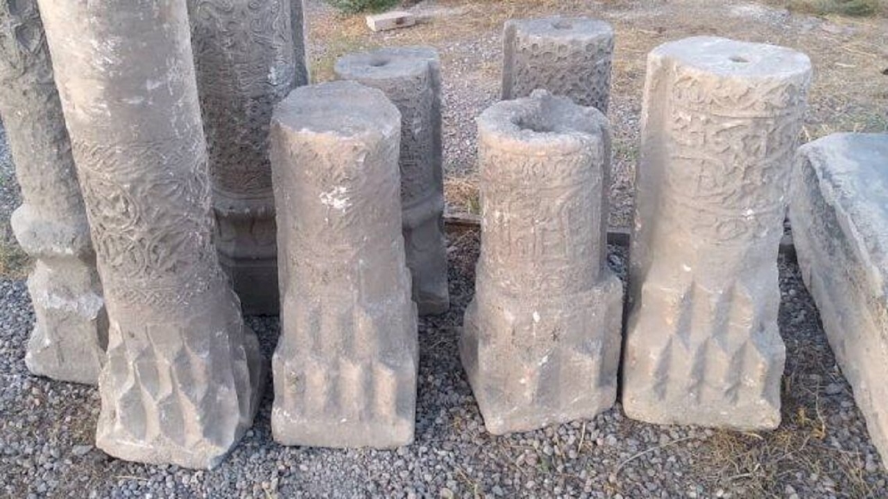 کشف هشت قطعه سنگ تاریخی حجاری شده در تبریز