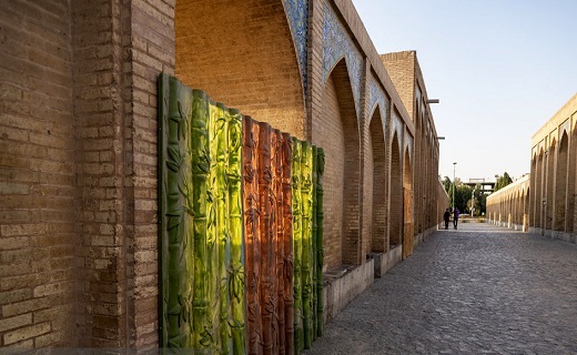 نصب جان پناه در پل خواجو