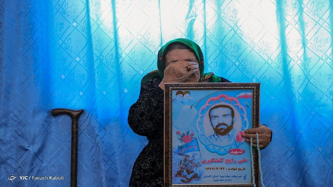 در باغ شهادت باز است