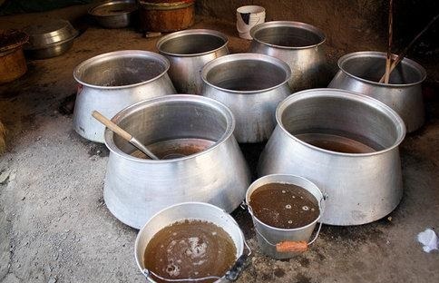 گرمی تنور کارگاه های شیره پزی روستای مانیزان ملایر