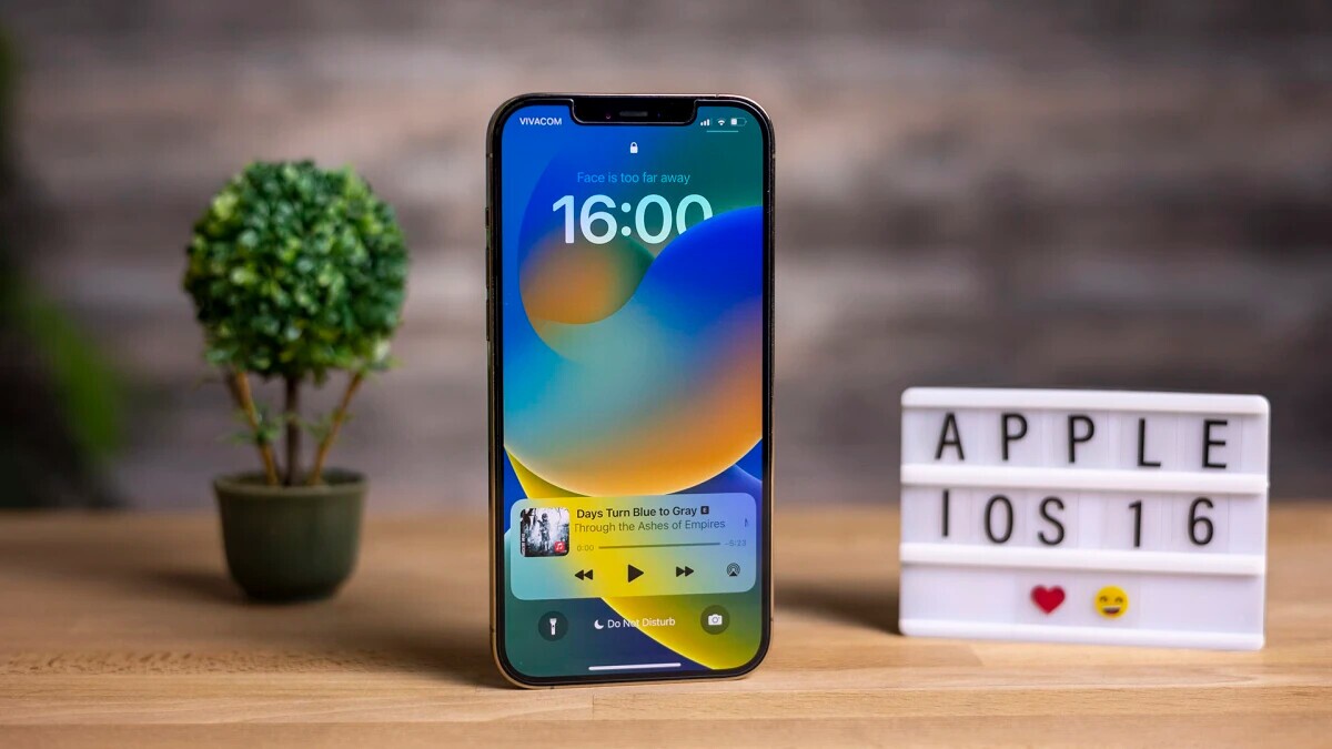 نارضایتی کاربران آیفون از تخلیه باتری با نصب iOS 16 نارضایتی کاربران آیفون از تخلیه باتری با نصب iOS 16